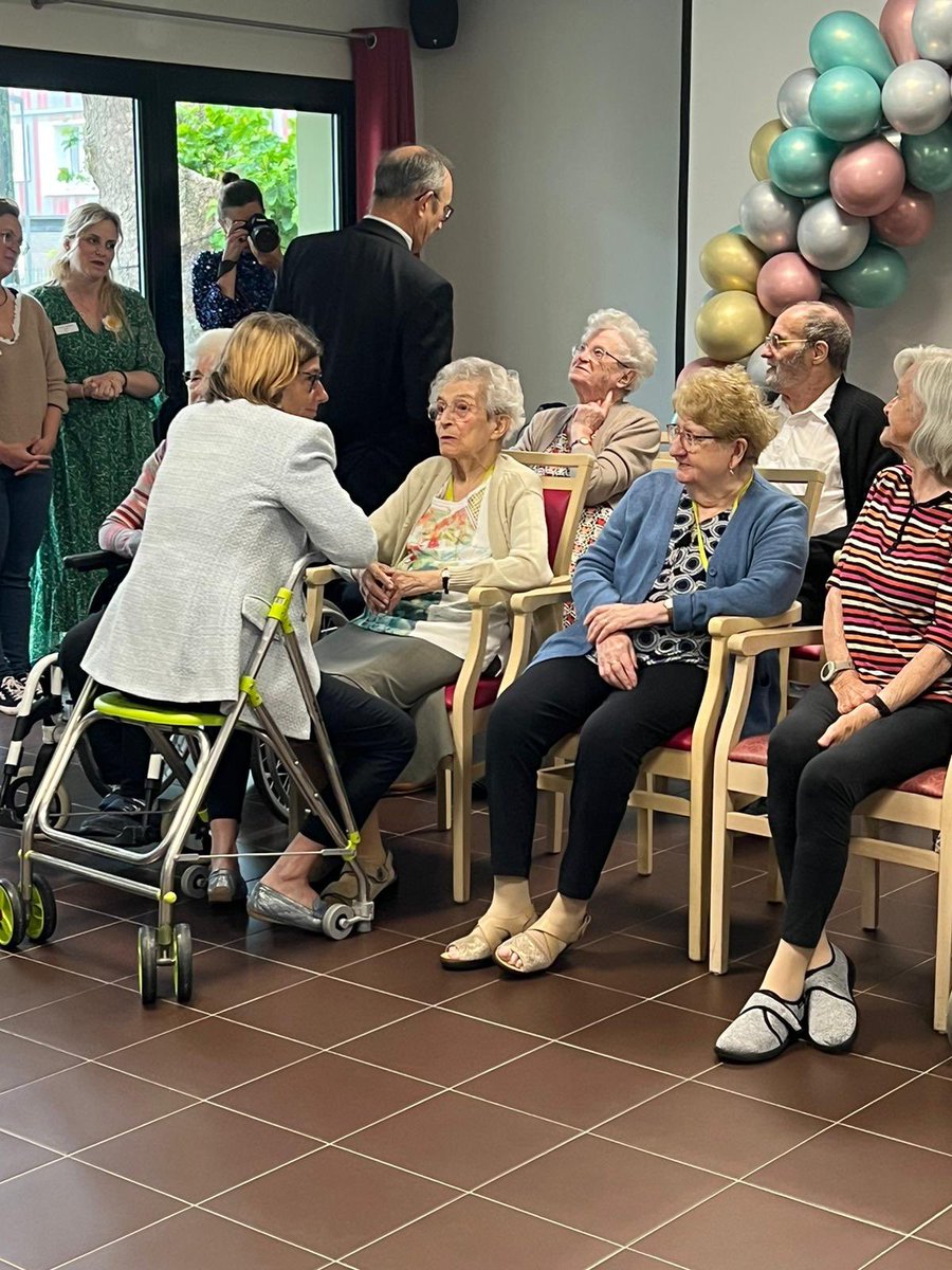 Agnès Firmin Le Bodo (@agnesfirmin) on Twitter photo En ce lundi matin, le terrain toujours le terrain avant un court retour à Paris.
👉 Échanges avec la direction et les agents <a href="/FranceTravail/">France Travail</a> du Havre nord
🎂 10ème anniversaire de l’Ehpad St just <a href="/Groupe_VYV/">Groupe VYV</a> . L’occasion de saluer l’engagement des professionnels. En ce lundi matin, le terrain toujours le terrain avant un court retour à Paris.
👉 Échanges avec la direction et les agents <a href="/FranceTravail/">France Travail</a> du Havre nord
🎂 10ème anniversaire de l’Ehpad St just <a href="/Groupe_VYV/">Groupe VYV</a> . L’occasion de saluer l’engagement des professionnels.
