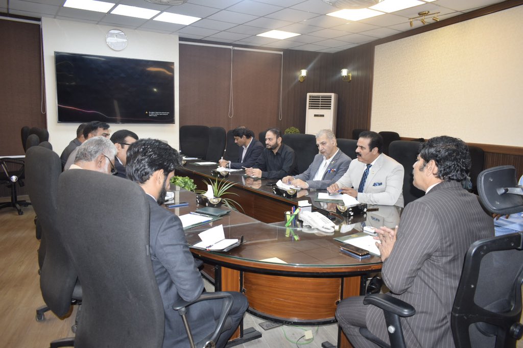 ICIDPunjab's tweet photo. In a series of meetings with leading Chambers of Commerce, @EhsanBhuttaPK discussed the importance of Corporate Social Responsibility for environmental sustainability.
@LahoreChamber has pledged to provide 2 million plants to the @GovtofPunjabPK  🌳🤝 #CSR #PlantForPunjab https://t.co/j48qBIptJu