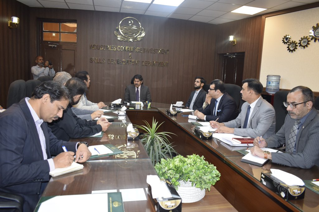 ICIDPunjab's tweet photo. 🌲@LahoreChamber 's initiative to provide 2️⃣ million plants will be piloted in #Lahore and then expanded to other cities like #Faisalabad, #Gujranwala &amp; #Multan
Together, we can make Punjab greener and healthier! 🌱🌆 #UrbanForestation #HealthyPunjab #FutureCities https://t.co/g1XtiBgHC5