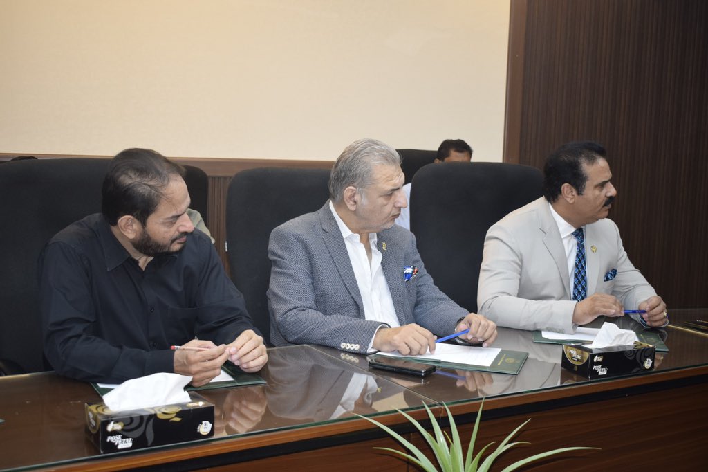 ICIDPunjab's tweet photo. 🌲@LahoreChamber 's initiative to provide 2️⃣ million plants will be piloted in #Lahore and then expanded to other cities like #Faisalabad, #Gujranwala &amp; #Multan
Together, we can make Punjab greener and healthier! 🌱🌆 #UrbanForestation #HealthyPunjab #FutureCities https://t.co/g1XtiBgHC5