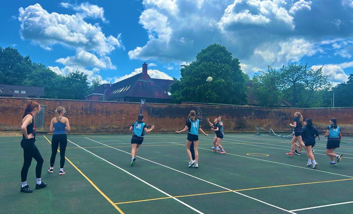 SportLP's tweet image. A great way to kick off LPGirlsCan Week with our @OldLeightonians Anna and Tiger returning from @lborouniversity and @oxfordbrookes to coach netball to our @LPSchool students! 🏐 @ThisGirlCanUK #7thYear #LPGirlsCan2024