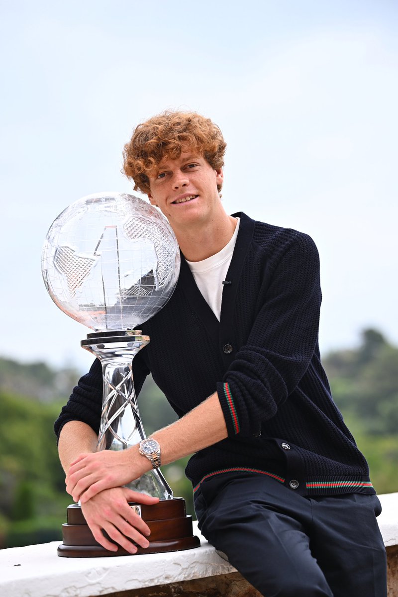 Thank you <a href="/atptour/">ATP Tour</a> for today’s presentation, a lovely moment and I now look forward to start the grass court season 🌱💪🏼 forza