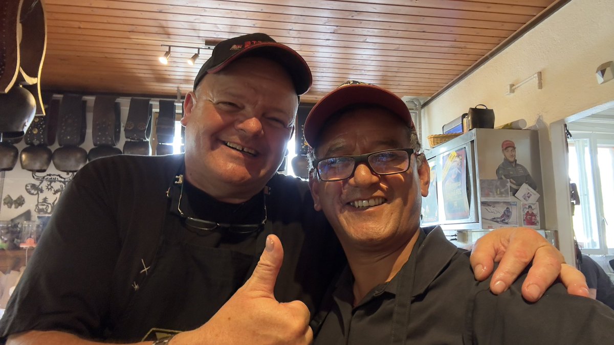 TTenzing's tweet photo. With the worlds the best Raclette master Eddy - Du Valais https://t.co/G3FkfPKNNo