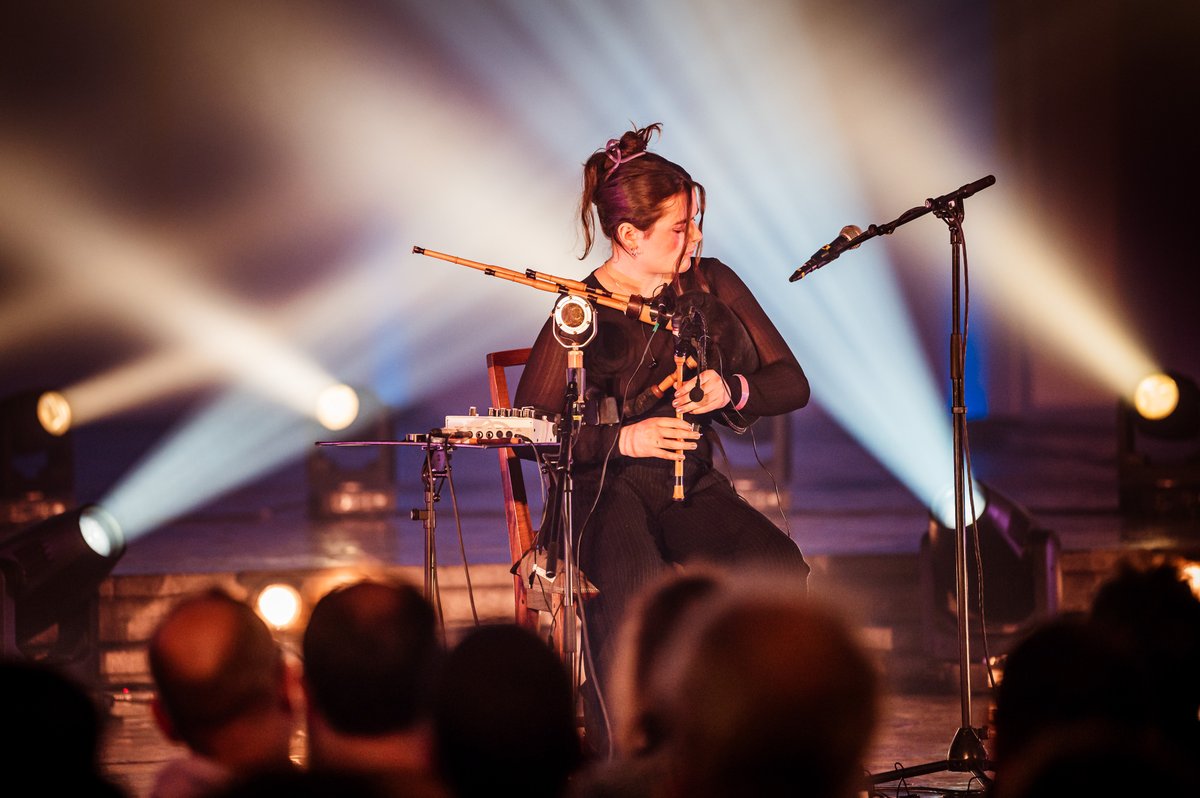 Brìghde Chaimbeul + Bana Haffar

Tues, June 25 (Doors 8 pm, Show 9 pm)

La Sotterenea, concert venue in Sala Rossa basement  (4848/73 St-Laurent)

Brìghde Chaimbeul is a leading purveyor of Celtic experimentalism and a master of the Scottish smallpipes.

venuepilot.co/events/102169/…