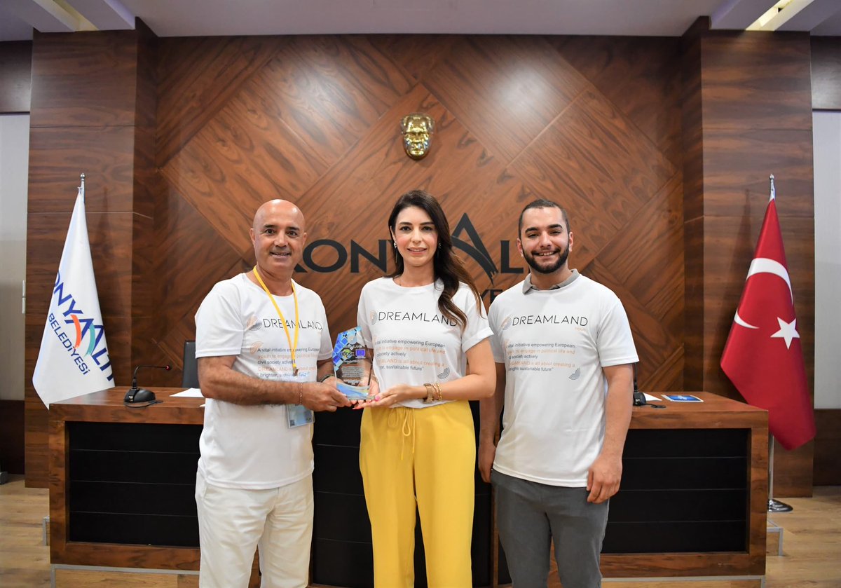 DREAMLAND projemizin dördüncü gününü Konyaaltı Belediyesi'nde parlamento simülasyonu ile başarıyla tamamladık.
Konyaaltı Belediyesi'nde bizleri ağırlayan Sayın Başkan Cem Kotan'a , Başkan Yardımcısı Avukat Müge Gezginci Ünsal'a ve Konyaaltı Belediyesi'ne yürekten teşekkür ederiz.