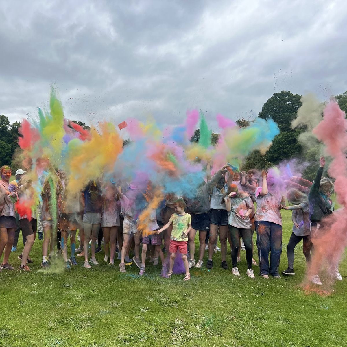HeathfieldAscot's tweet image. Our students had a brilliant time participating in yesterday’s Colour Run! 

.
.
.
.
.

#125heathfield #iloveboarding #heathfield #heathfieldschool #heathfieldascot #seethesky #makeyourmark #smallschoolbigopportunities #boardingschool #school #schoollife #girlsschool #education