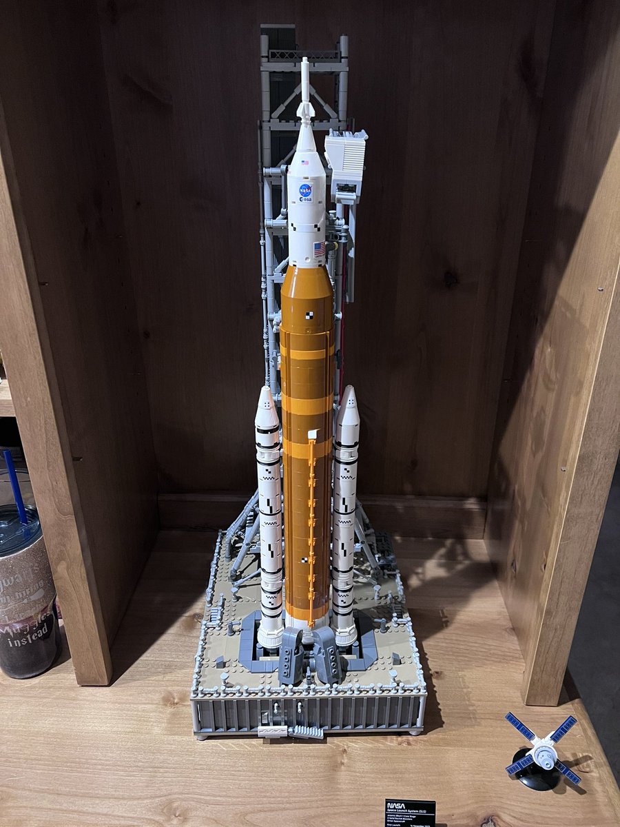 Cameron Makes Rockets tweet media