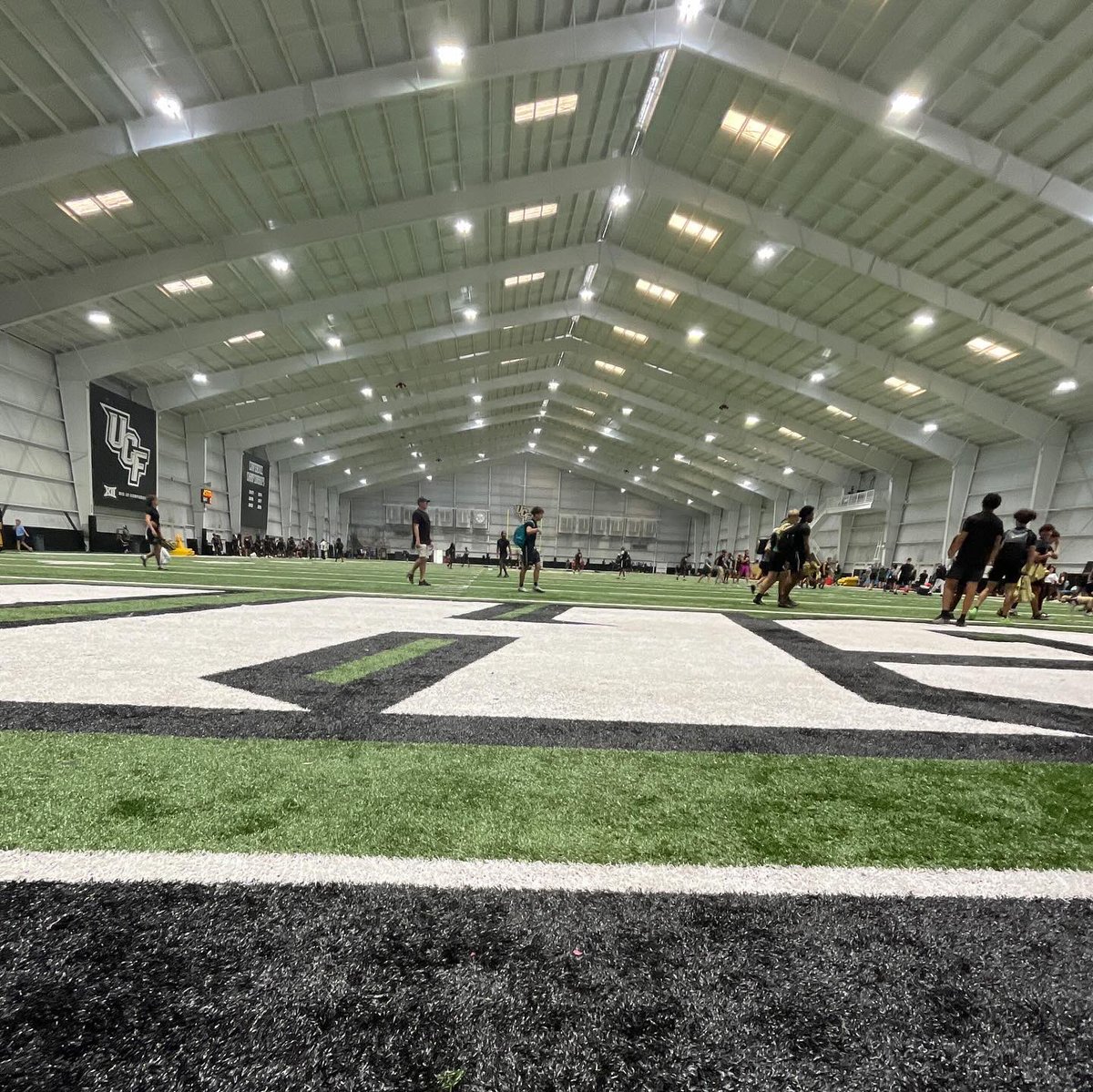 VaughnSimply's tweet photo. Had a great time this past week at the UCF and USF camps! Thanks to all the coaches that were there helping me get better.❤️ @CoachHoodie @CoachHand 

@larryblustein @EliteScoutingFL @TomSimi @TNeymeiyer @CoachMSchmitt @PrepRedzoneFL @Blake__Hewitt @ColumbusFtball https://t.co/Uj6z9Z96vV