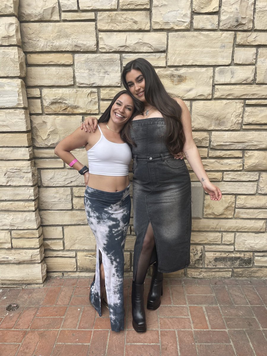 Little_Tifff's tweet photo. One year ago I met @LaurenJauregui and a friend pointed out how happy I am laid on her 🍒 and well, I am 🤷🏻‍♀️ Also she remembered my name? Am I gods favorite?! #pride🌈 #theinbetween https://t.co/YRmFwcn1ZF