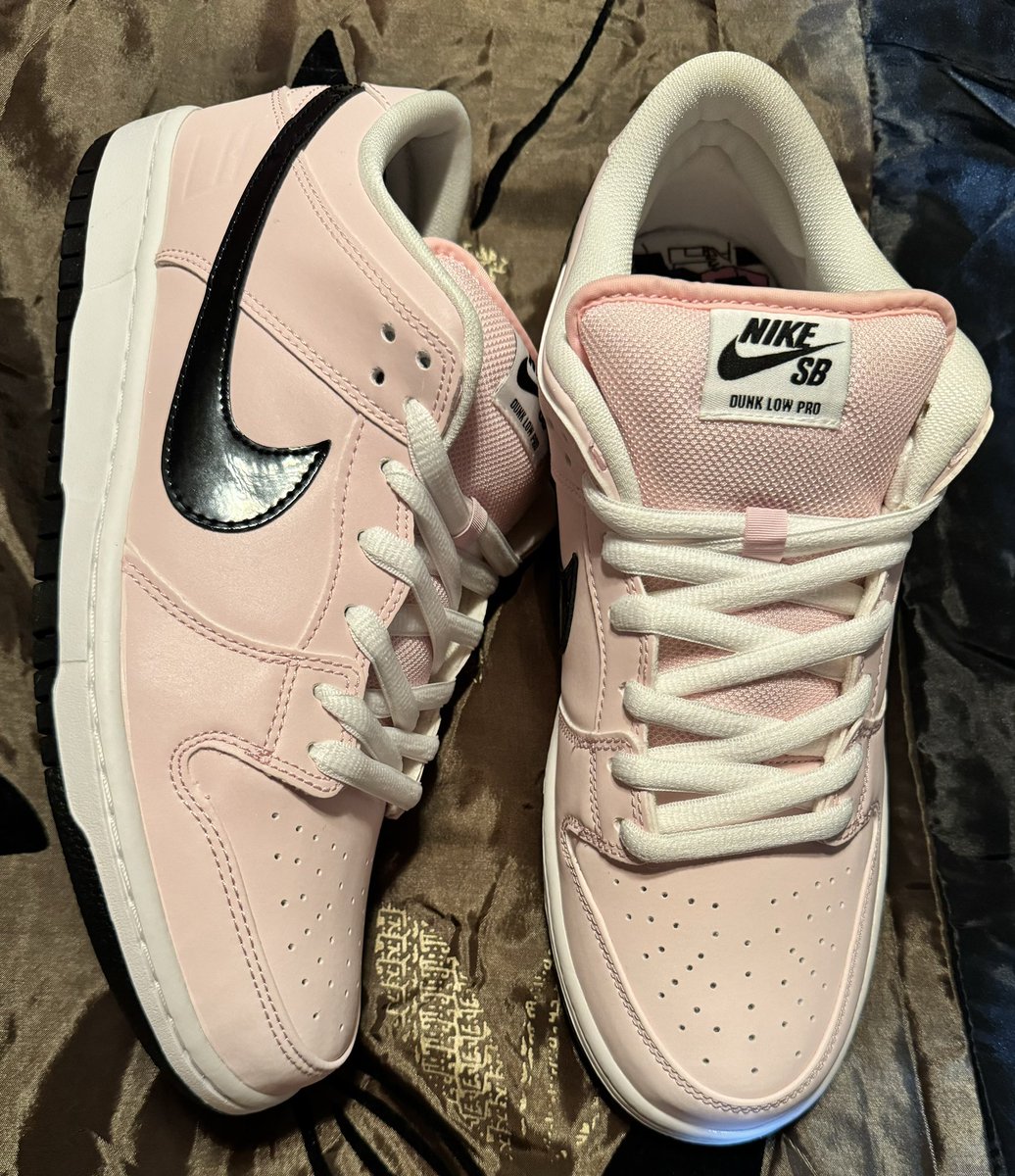 Sb_OrNothing's tweet image. Nike SB Dunk Low “Pink Box” 📦 @nikesb one of my Favorite SB hands down!! This one is such a beauty 😮‍💨😮‍💨🔥🔥🔥🔥🥵🥵🥵🥵  #NikeSB #PinkBox #SBorNothiny #Nike 🛹🛹