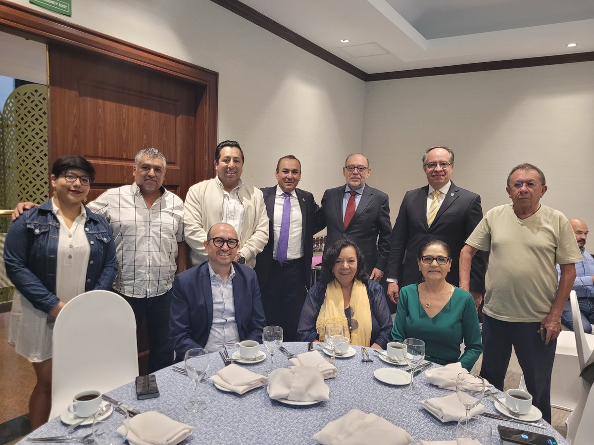 LeovigildoChL's tweet photo. Gracias a mis amigos @AdaIrmaCruz de @CanacopeMx y a Miguel Ángel Nogueira de @CANACINTRAMex por su apoyo en mi campaña, ambos miembros del G9 #8XCOPARMEXCDMX #COPARMEXCDMX #COPARMEXCDMXParaTodasyTodos https://t.co/NJNjur2ZT1