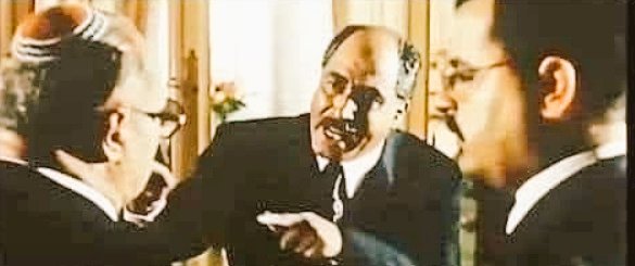 إمبارح
إطلع أقول رفح خط أحمر واللي يقرب يجرب
النهاردة
نيتنياهو يدخل بالدبابات و يستولي علي المعبر
            شعبي يقول عليا إيه .. ؟!!!
   بلغ النتن إحتجاجي الرسمي علي دخول رفح
هو أنا كل ما أسكت الشعب بكلمتين يخلي شكلي كلوت 😂