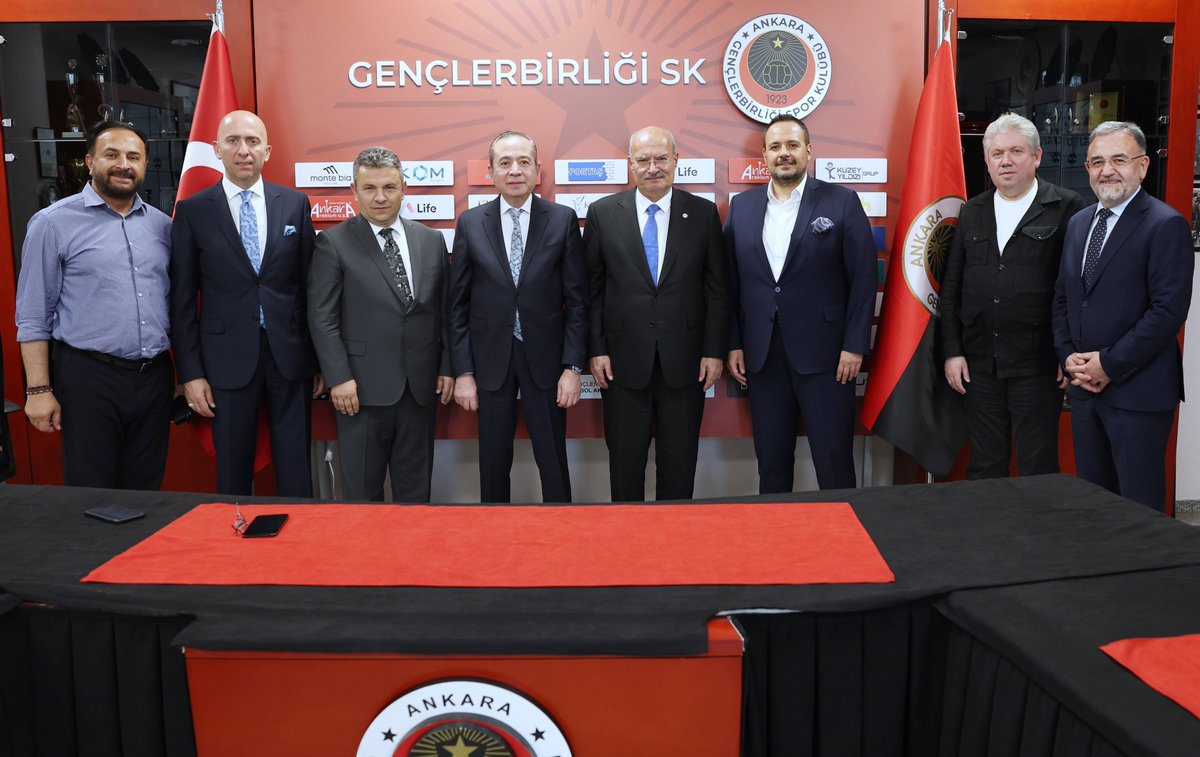 Ankara Ticaret Odası Yönetim Kurulu Başkanı <a href="/GurselBaran/">Gürsel Baran</a>, Gençlerbirliği Spor Kulübü Yönetim Kurulu Başkanı Osman Sungur ve Yönetimi’ne hayırlı olsun ziyaretinde bulundu. Baran’a ATO Yönetim Kurulu Üyesi <a href="/ahmetakca55/">Ahmet Akça</a>'nın eşlik ettiği ziyarette, <a href="/kirmizikara/">Gençlerbirliği SK</a> Mali İşlerden Sorumlu