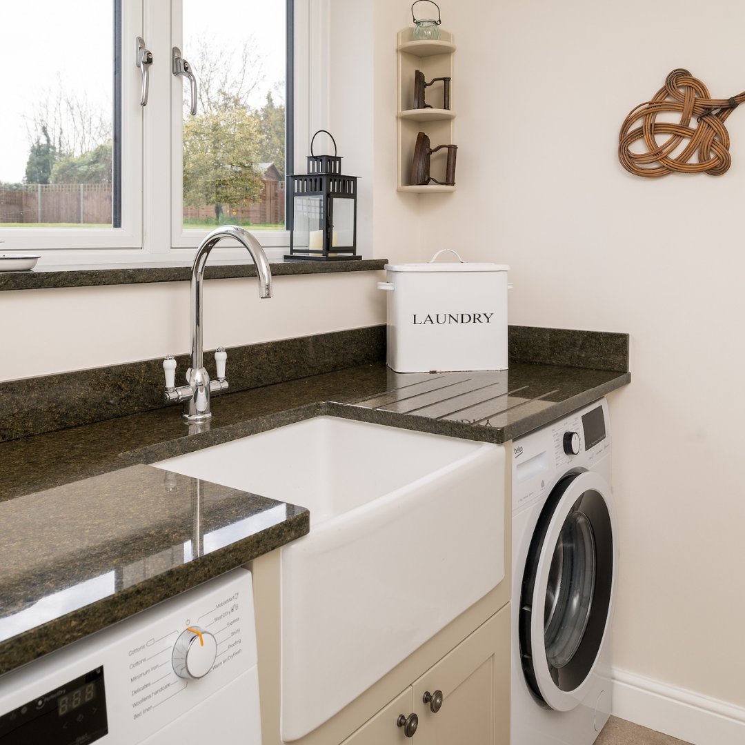 AngliaKB's tweet image. Bespoke design is perfect for those awkward sized rooms that you may not know what to do with.

Why not consider turning it into a utility room? 🤔

#AKB #BespokeDesign #UtilityRoom #HomeInspo