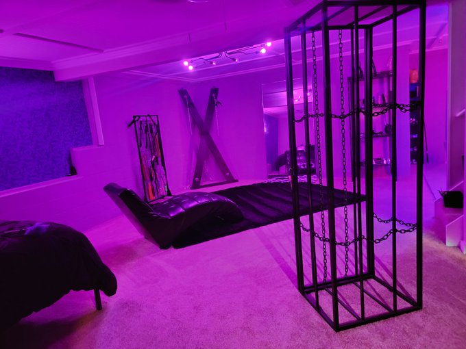 I love when the dungeon is clean and set up for a fresh round of debauchery https://t.co/24OoPimu8F