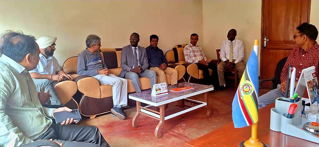 Today I had a courtesy visit by the India's High Commissioner to Uganda, HE Upender Singh Rawat. Rawat who was on a visit in Lira City thanked  Uganda government for the cordial relationship with the government of India. We also discussed agriculture and trade among others.