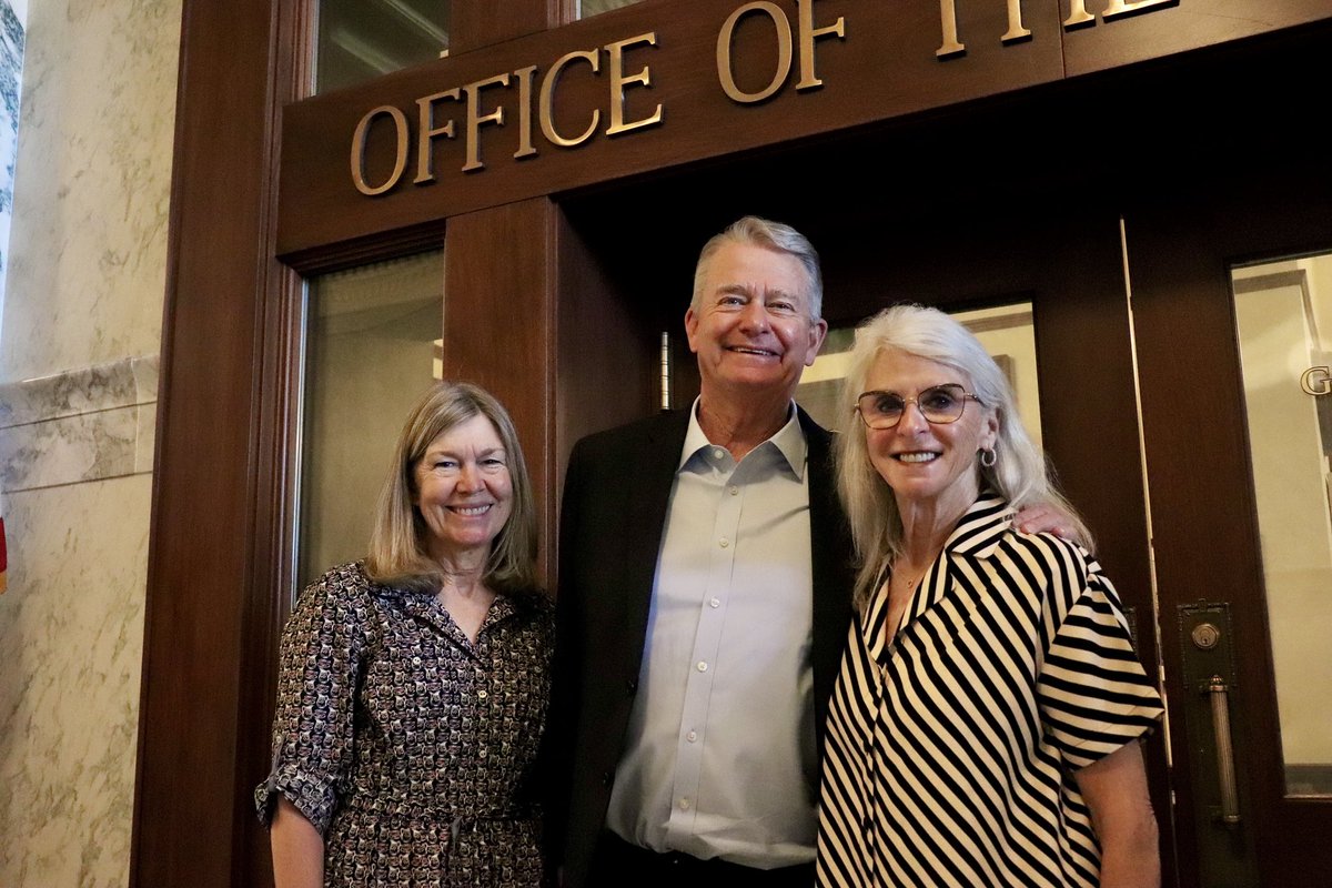 GovernorLittle's tweet photo. For 29 years, Claudia Nally welcomed visitors to the Governor's Office and helped Idahoans in need. Her career spans the terms of five governors—a feat likely unparalleled in Idaho history. On Friday, we wished her a well-deserved retirement. Thank you for everything, Claudia! https://t.co/VDBQUDOtxb