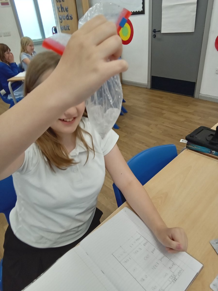 DeltaMerseyY6's tweet photo. First of all in science we discussed reversible and irreversible changes. We looked at ice and the process of melting #MPAscience @DeltaMersey https://t.co/lLv1v4h5pS