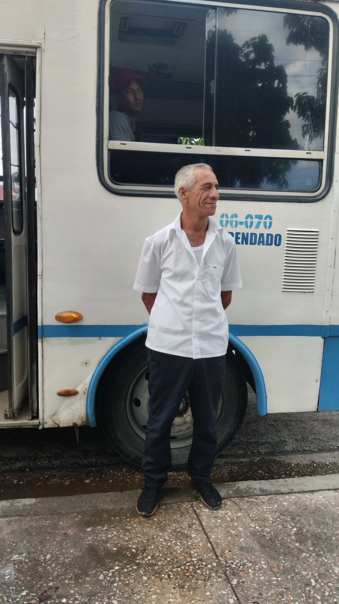 En saludo #DíaDelTransportista queremos reconocer la labor nuestros trabajadores 
➡️Ernesto Ramírez Mora  (10 años en el sector) Cubre la Ruta de Freyre desde las 6:30am luego se incorpora como rutero para Vocacional y Hospital Lenin, en la modalidad de arrendado.
#THG #Holguín