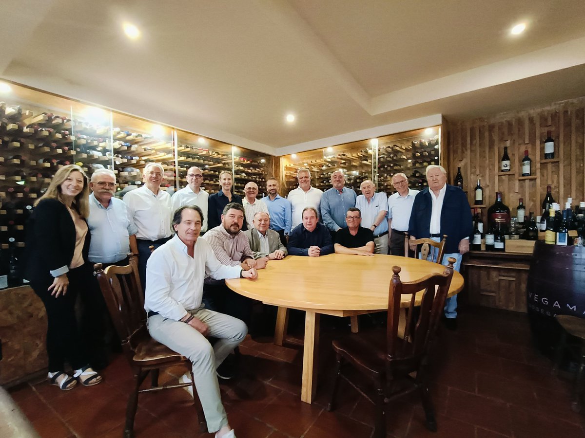 Hoy se ha reunido el Comité de Honores de AVEP para votar la candidatura de #GRANZADEOROAVEP 2024. Enhorabuena #MONICAALEGRE por el reconocimiento a tu trayectoria en el sector. Próxima cita #Encuentro Anual del Plástico 2024 en Caixa Forum-22 Octubre