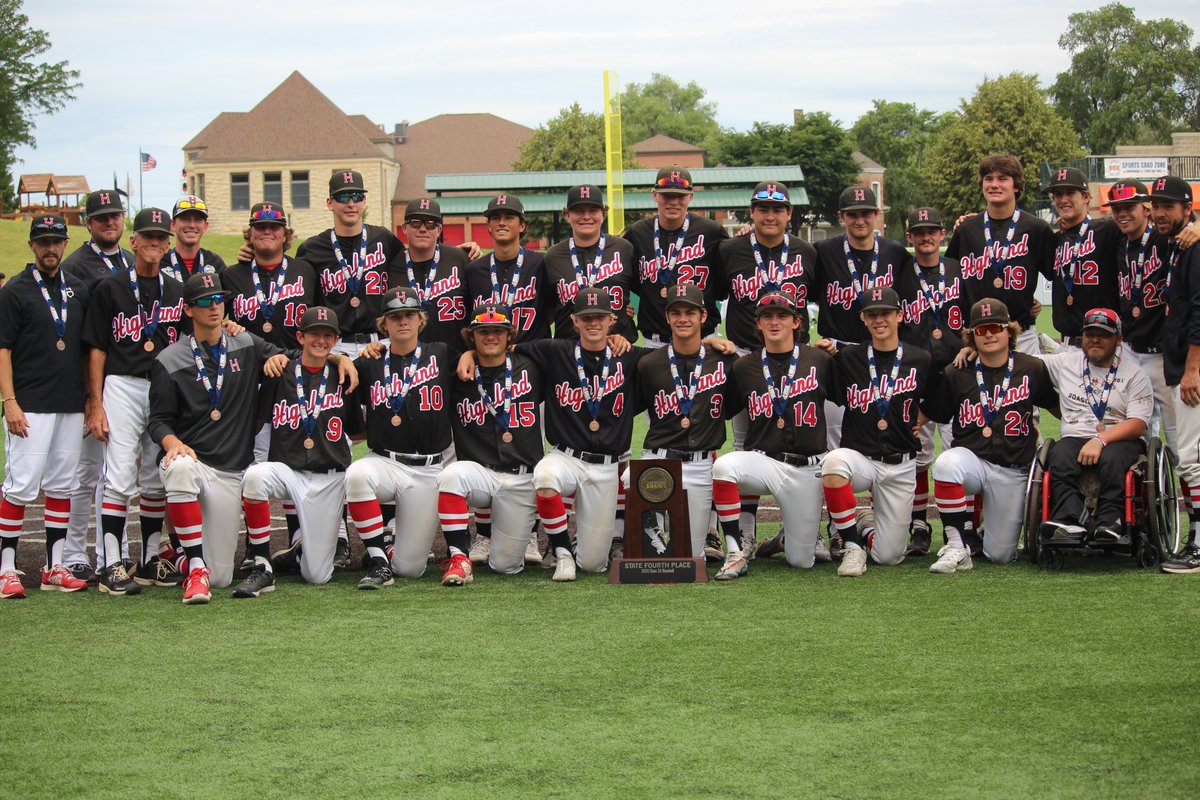 Congratulations to the 2024 Highland Varsity Bulldogs for an incredible 32-8-1 season! 4th place state title!