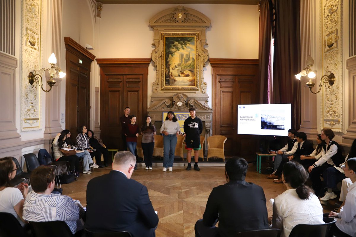 #ODD🌿 Lutte contre le gaspillage alimentaire, égalité filles/garçons, semaine de l’environnement, journée de l’eau : les élèves de l’académie de Paris exposent les projets menés cette année avec l’appui des élus <a href="/CAVL_acParis/">CAVL de Paris</a> lors d’un conseil dédié à l’#EDD à <a href="/AcademieClimat/">Académie du Climat</a> 👏
