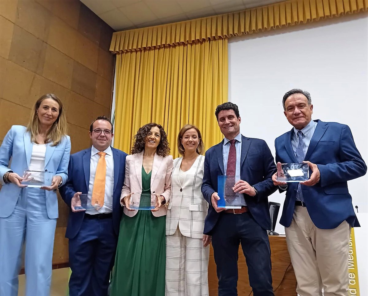 🆕Felices de ser reconocidos por <a href="/mercoranking/">Merco</a> como el 4º hospital andaluz 🏅 con mejor reputación, tras subir 59 puestos desde 2018

✅Y sumamos 4 servicios en el 🔝3⃣
2⃣ #Urología
2⃣ #SaludMental 
3⃣ #AparatoDigestivo
3⃣ #ObstetriciayGinecología 

+Info bit.ly/4ceqdDv
