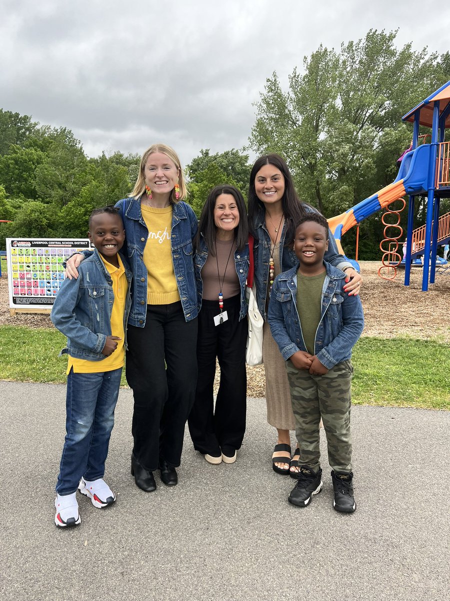 It was a jean jacket kinda day!! #twins @MissDarwish <a href="/JenniferKittell/">Jennifer Kittell</a>