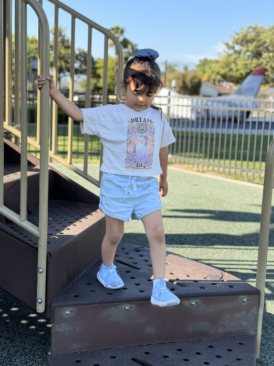 Jaaarrreeed_'s tweet photo. I don’t understand how my baby grows so fast. Time needs to stop. She’s so perfect 😍 @LyssaElizabeth https://t.co/OaOFvfh7hV