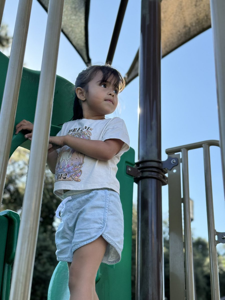 Jaaarrreeed_'s tweet photo. I don’t understand how my baby grows so fast. Time needs to stop. She’s so perfect 😍 @LyssaElizabeth https://t.co/OaOFvfh7hV