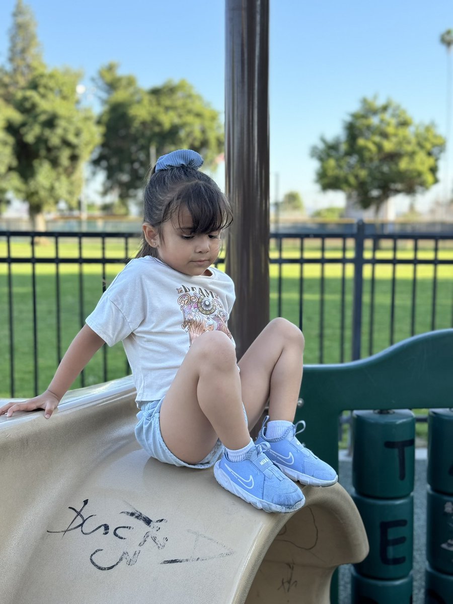 Jaaarrreeed_'s tweet photo. I don’t understand how my baby grows so fast. Time needs to stop. She’s so perfect 😍 @LyssaElizabeth https://t.co/OaOFvfh7hV