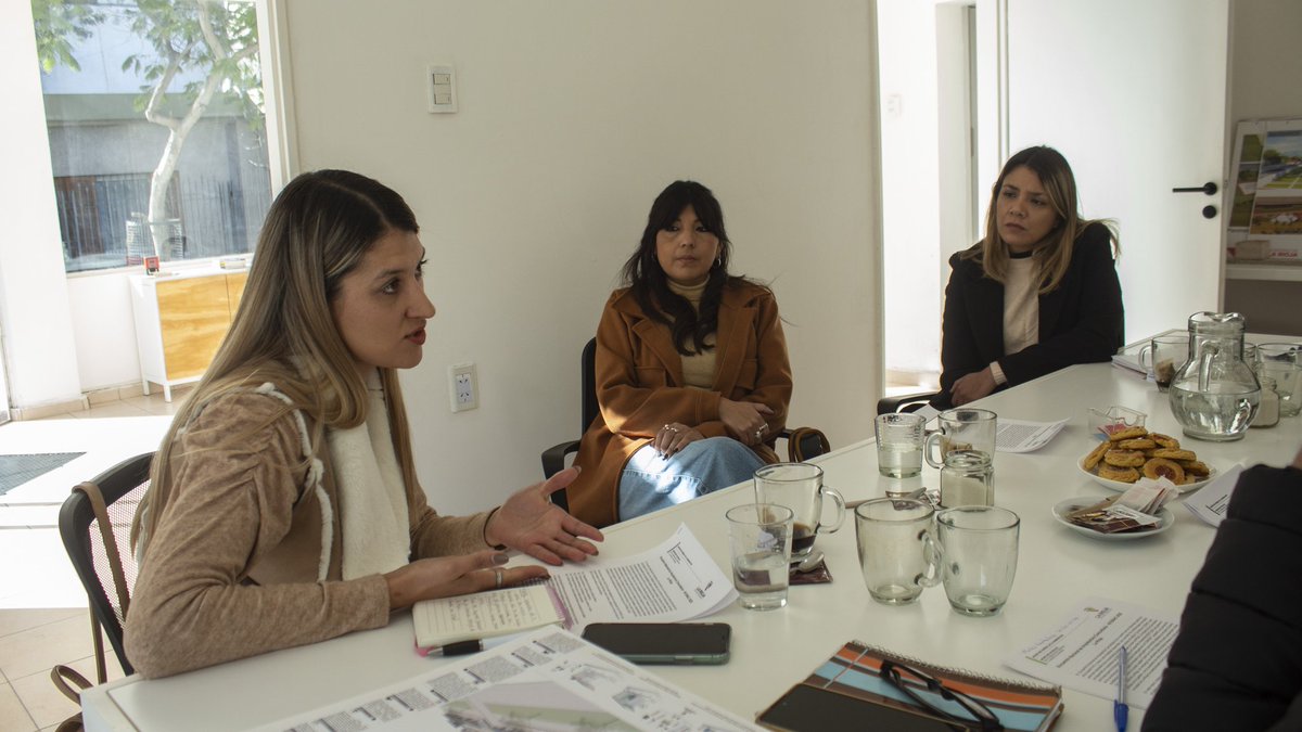 Planificación del VII Encuentro Nacional de Arquitectura Comunitaria con sede en La Rioja
 
La secretaria Paula Garello convocó a una reunión informativa a diferentes instituciones, colegiados y áreas del gobierno provincial que formarán parte de la organización del próximo ENAC.