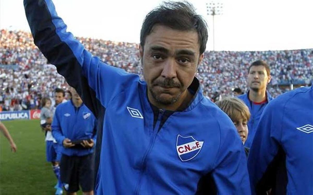 ElOtroValentin's tweet photo. Lamentablemente se separan los caminos de Álvaro Recoba y @Nacional en esta etapa, una persona que le dio mucho al club como futbolista, pero como entrenador no le pudo encontrar la vuelta para sacarle su máximo potencial al plantel.

¡Muchos éxitos en lo que viene, Chino!

Ojalá que en un futuro, con una experiencia más vasta en la mochila, los caminos se vuelvan a encontrar.
