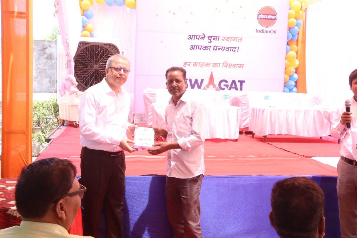 IOCLDoAllahabad's tweet photo. Swagat Day celebration at RKBK Gulamipur , Allahabad DO https://t.co/BxvqLG4R6x