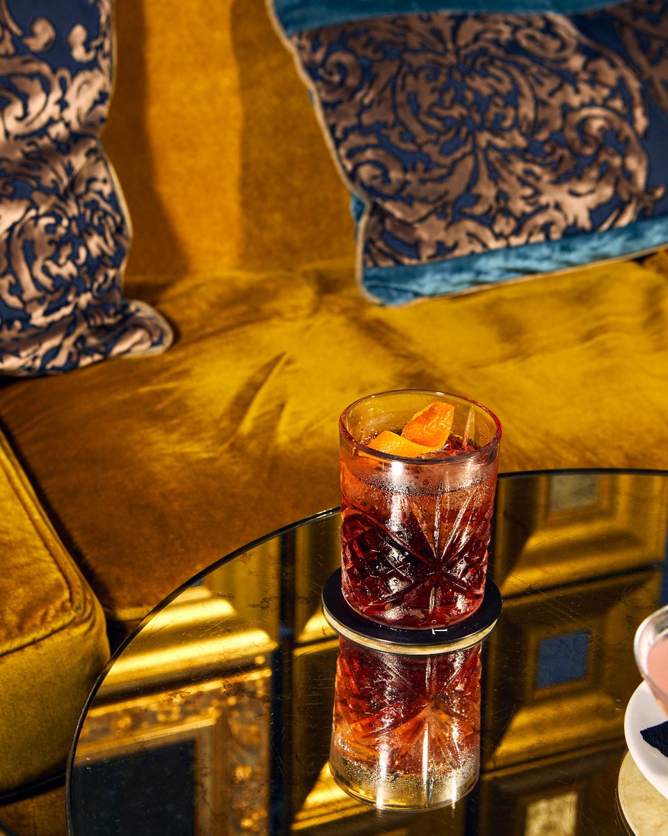 Toasting #WorldGinDay with a classic Negroni in The Victoria Lounge 🥃 🍸 🍹
