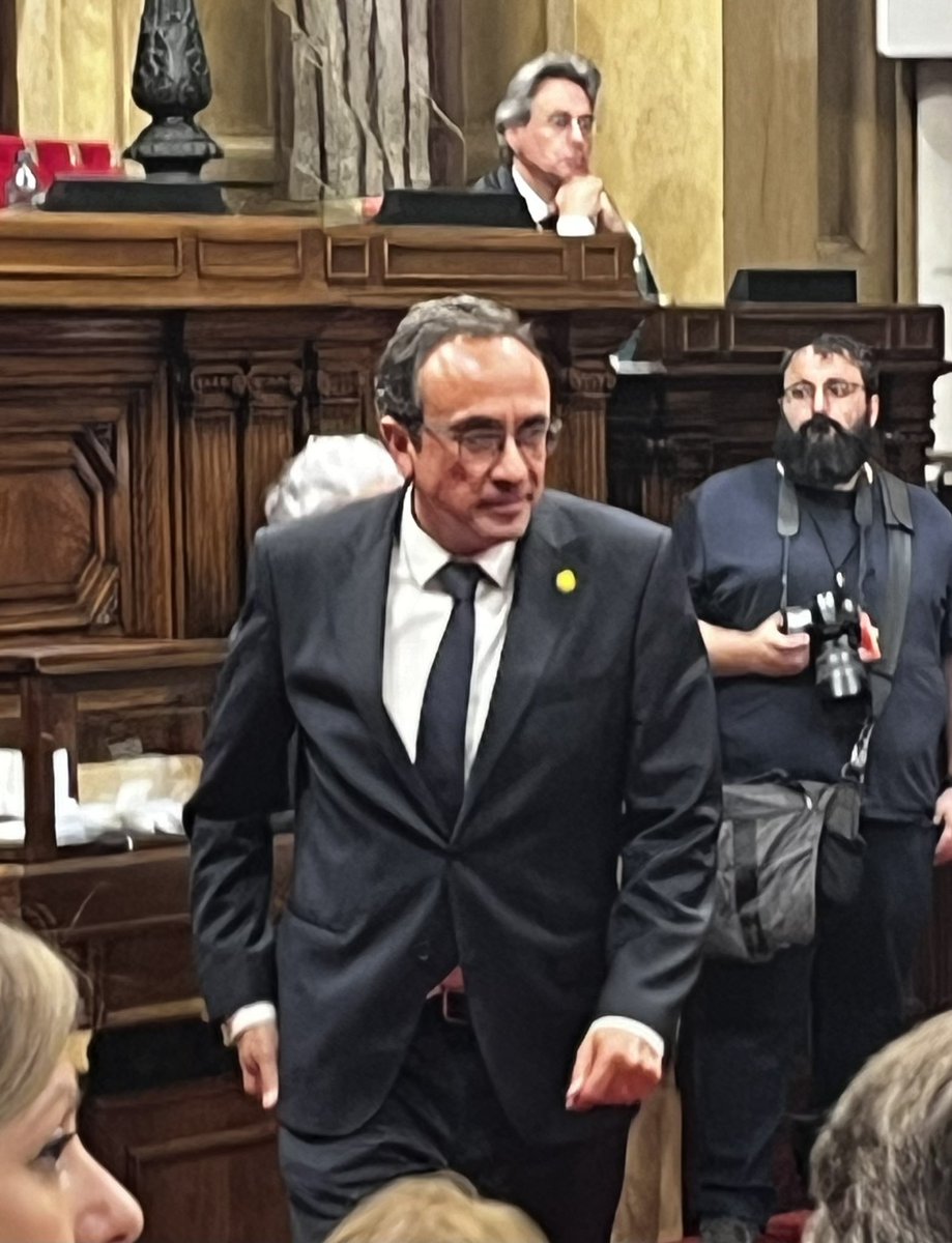 El ple  nomena 
el MH <a href="/joseprull/">Josep Rull i Andreu</a> com a 18è President del Parlament de Catalunya.

Els del  155 el van destituir il·legítimament i el van segrestar a presó injustament.

Avui el Parlament el restitueix legítima i justament .

Enhorabona amic meu !