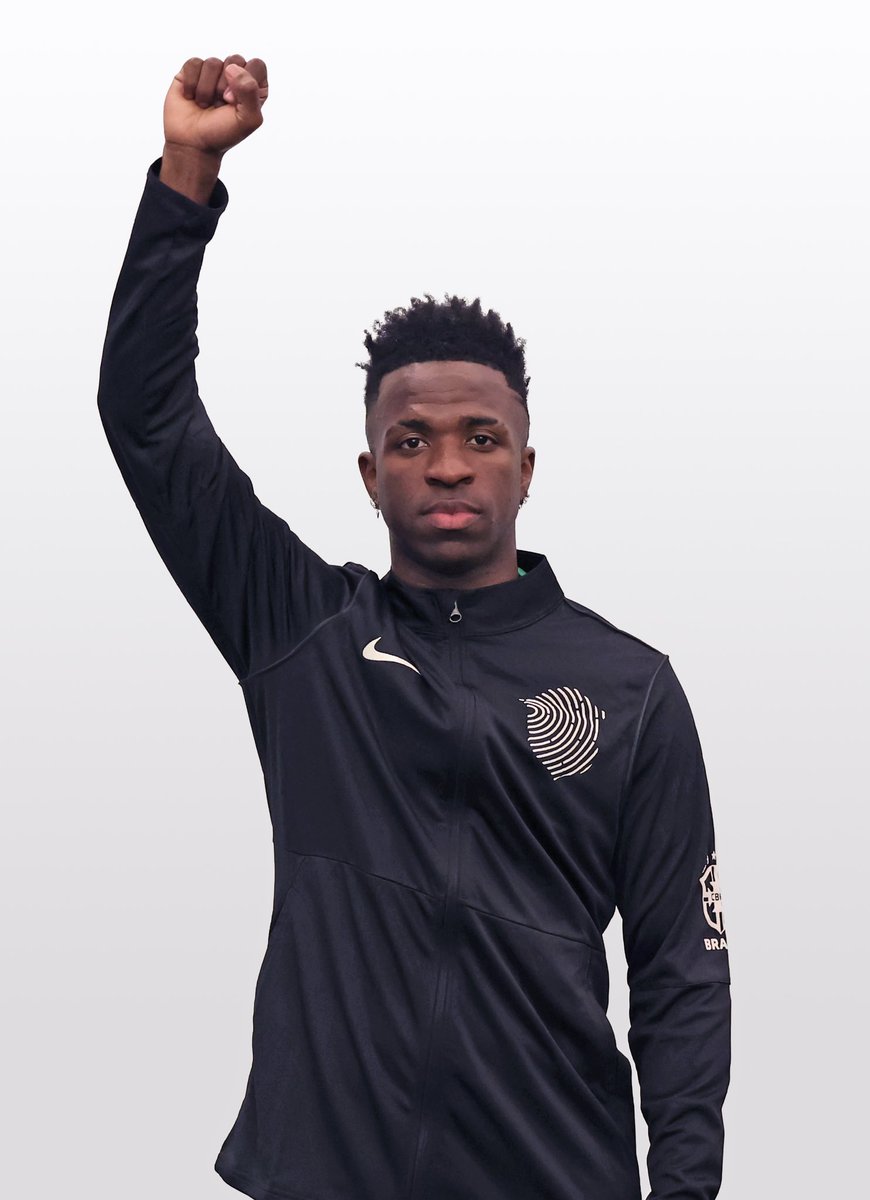 LeviKaique's tweet photo. Pela primeira vez na história do Futebol Espanhol, racistas foram condenados a 8 meses de prisão, 2 anos de banimento dos estádios de futebol e irão pagar as custas do processo judicial pelos insultos racistas contra Vini Jr 🔥✊🏿 https://t.co/7DFDD6B4Nt