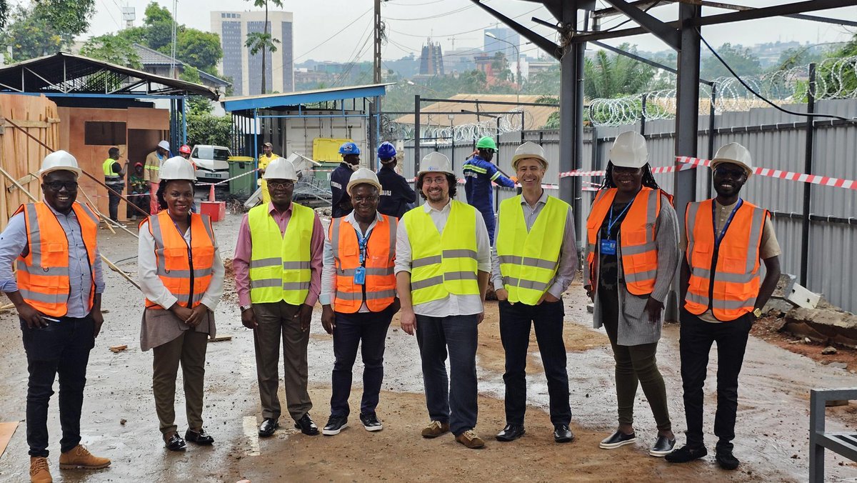 WFP_Cameroon's tweet photo. #Cameroon 🇨🇲
#DidYouKnow that @WFP's engineering unit ensures #foodsecurity by providing professional services and essential infrastructure such as roads 🛣️, #warehouses, airstrips 🛬, and school kitchens 🏫?
🌍🔧 #HumanitarianEngineering #WFP https://t.co/xQWcQe4ENQ