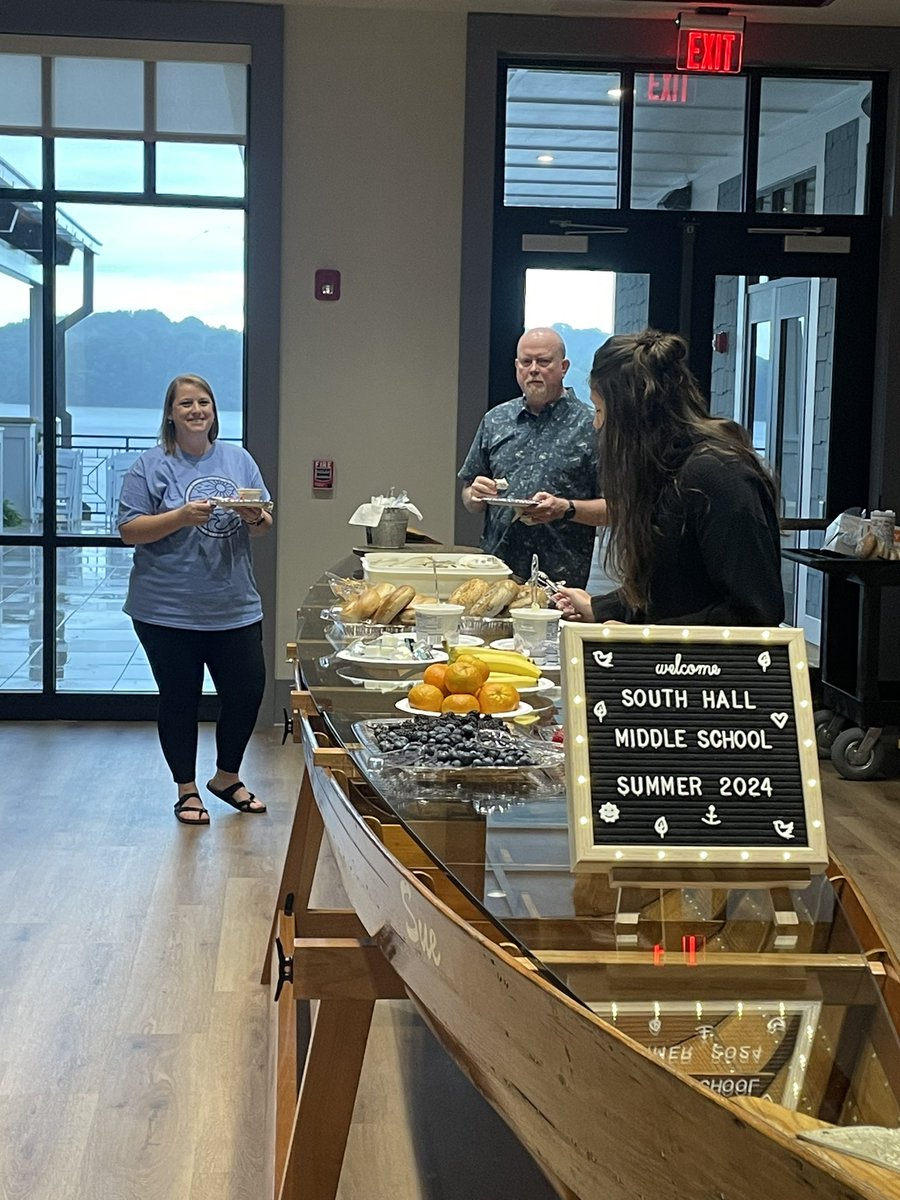 SouthHallMiddle's tweet photo. Kicking off our Leadership Retreat this morning.   #dreambigtogether @Hall_Schools https://t.co/BrDy71KnsH