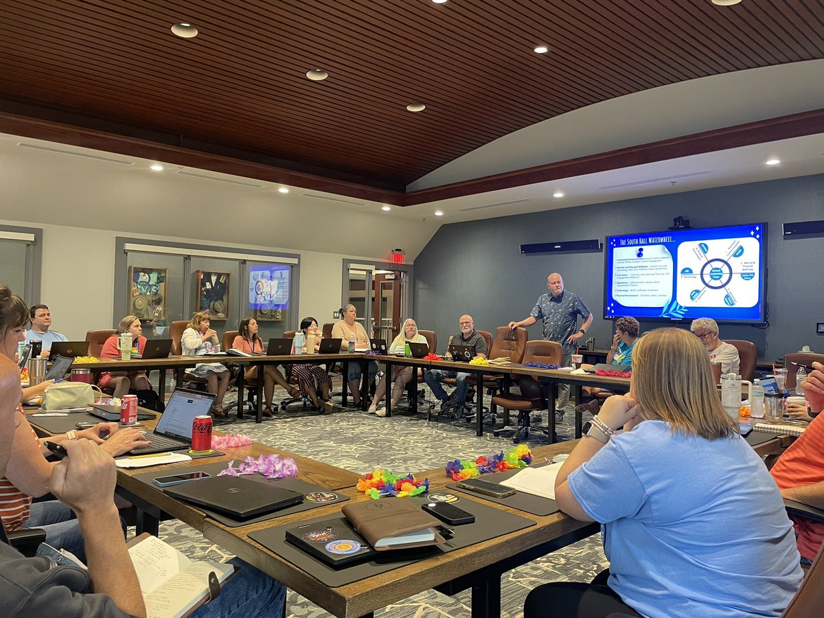 SouthHallMiddle's tweet photo. Kicking off our Leadership Retreat this morning.   #dreambigtogether @Hall_Schools https://t.co/BrDy71KnsH