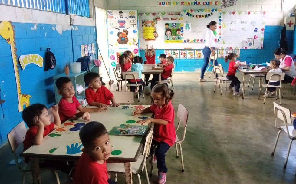 LaraEducativa tweet media