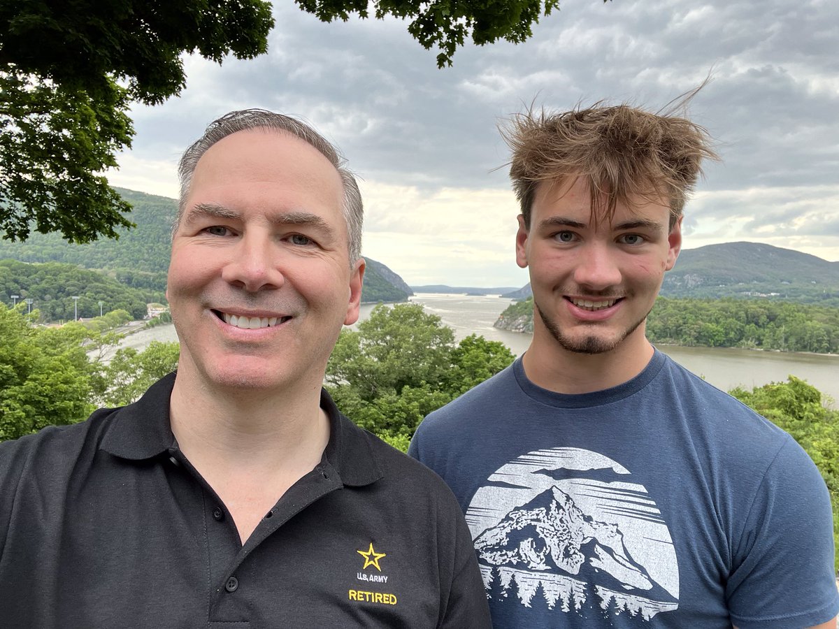 ThielenBeau's tweet image. Thank you @CoachSaturnio and @ArmyWP_Football for a great time at @WestPoint_USMA!  The United States Military Academy at West Point…Go Black Knights!  #GoArmy #BEATnavy! @CoachJeffMonken @Coach_Yanagzz @DrinkallCoach @Coach_Leake @TuckerWaugh @maj_peterson @CoachCKH