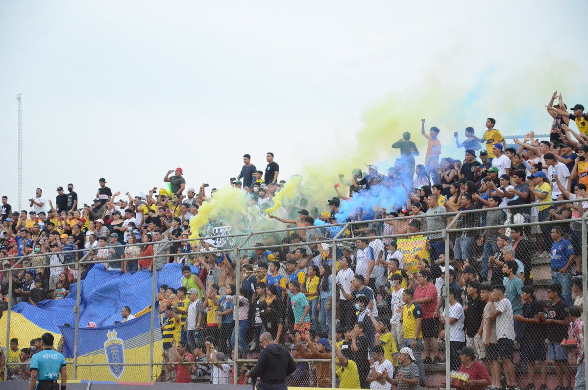 CopaEcuador's tweet photo. Like si te acuerdas de las fiestas futboleras en Pasaje por Copa Ecuador, la copa llega a cada rincón del país. https://t.co/10tFE8rjY3