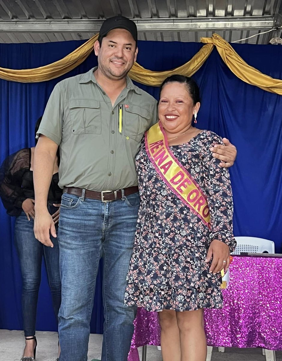 BancadaLibre's tweet photo. El diputado #FelipePonce, tuvo el honor de ser el Padrino de la Feria Patronal de la comunidad de Sabanetas en Olanchito, Yoro, realizada en homenaje a las Flores. https://t.co/IfIn135rg8