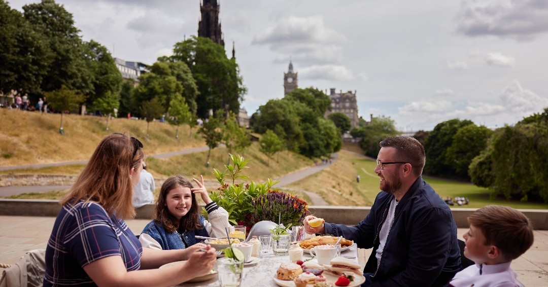 edinburgh's tweet photo. Experience the beauty of al fresco dining at the Scottish Café and Restaurant. 🍴
📍 @Continibites
#EdinPhoto #ForeverEdinburgh #BeautifulEdinburgh https://t.co/EHB5kTq9lk