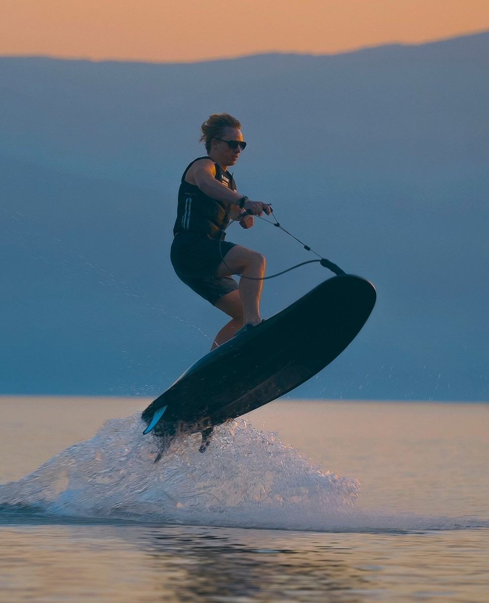 JetsurfOfficial's tweet image. From serene mornings to race day victories, JETSURF meets are all about high energy and community vibes. 

#RaceAndRelax #JETSURF #BornForFun #SummerWithJETSURF