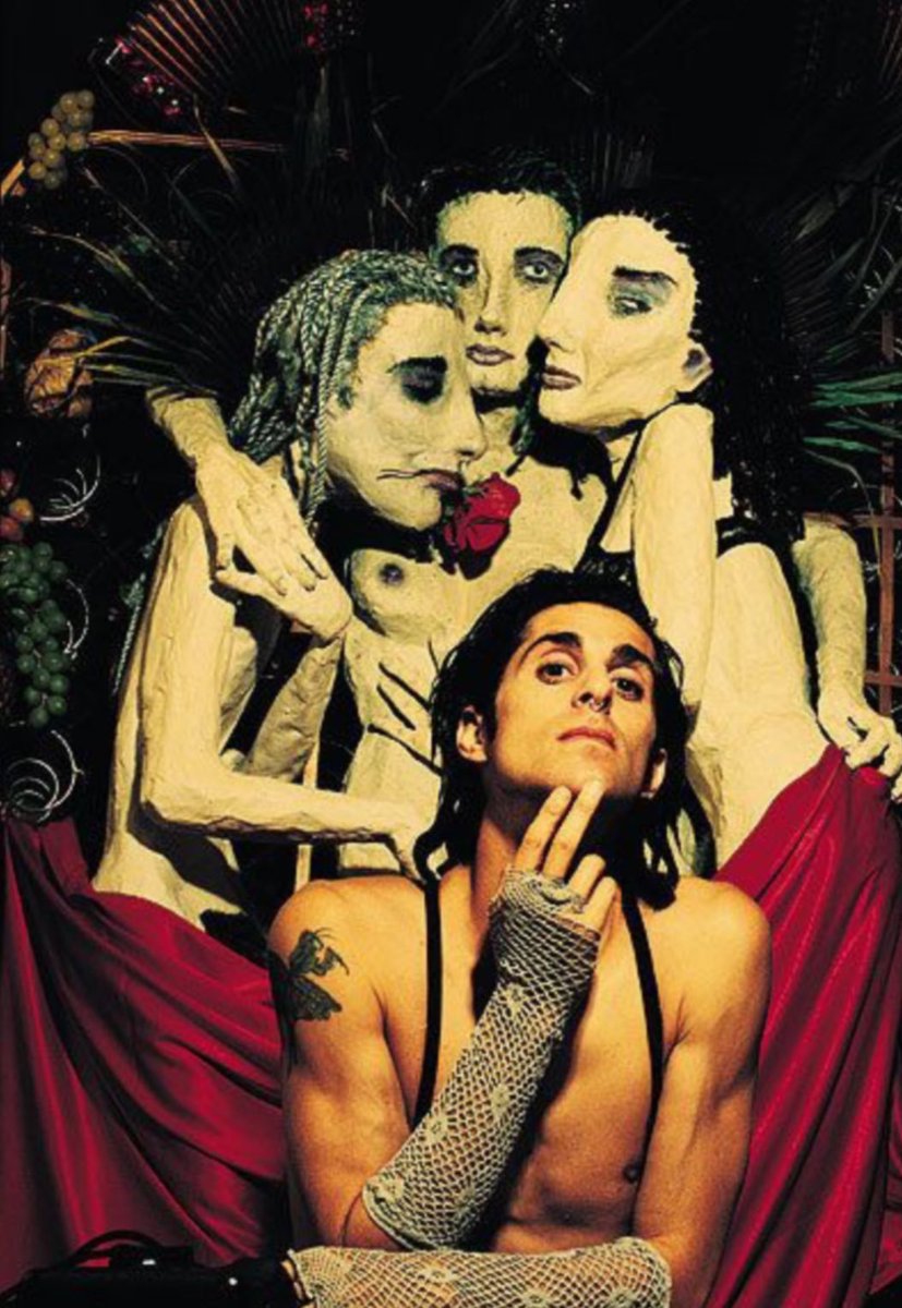 lyraskyofficial's tweet photo. 【Jane’s Addiction/Been Caught Stealing】 和訳A Guy Seeking Truth真理の探究
👠https://t.co/I4O5UWBYx0
個性が強過ぎて行き場がない.ならば居場所を作っちゃえ!開き直りは大事
ある程度までは2018/6/20
#janesaddiction #beencaughtstealing #ritualdelohabitual #perryfarrell #davenavarro https://t.co/7XQexg8tUf