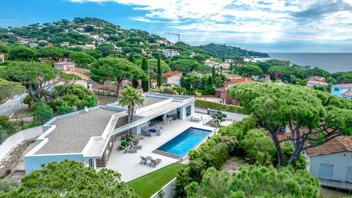 TE KOOP! Exclusieve villa in Sainte-Maxime, Côte d’Azur, Frankrijk

Verkoopinformatie: dop.nl/.../saint-maxi…

#frankrijk #dopmakelaars #saintemaxime #cotedazur #zuidfrankrijk #levenalsgodinfrankrijk #tweedehuis #secondhome #vakantiewoning #dopmakelaardij