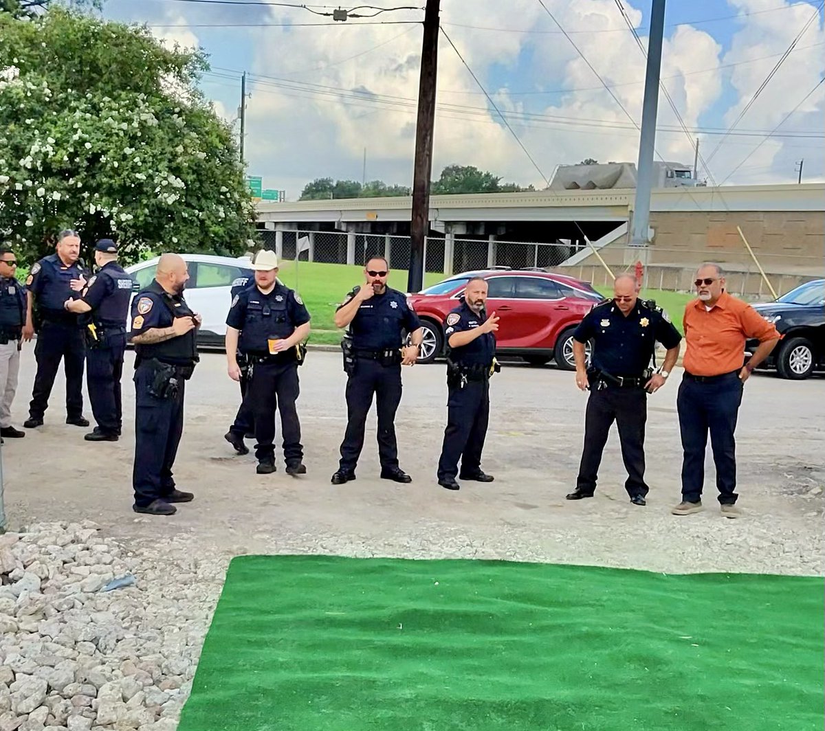 AdrianGarciaHTX's tweet photo. Excited to be joined by the @HCSOTexas #HomelessOutreachTeam, @CarolforTexas and community leaders to celebrate the groundbreaking of the #EastHarrisCountyHealthcareAndSocialServicesHub in the #Channelview area! Thank you to @TXGLO for their support in making this possible! 😊🙏🏼 https://t.co/tahe6PWG2S