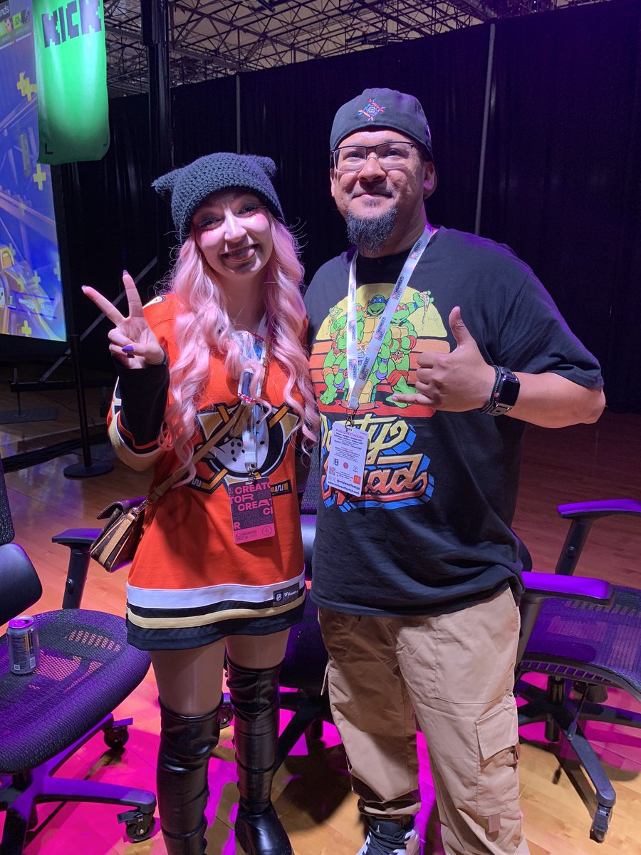 Scootp241's tweet photo. First gaming convention and got to meet an amazing and inspirational streamer @bbjessTTV. https://t.co/eWZlSeihXa